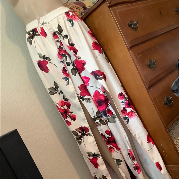 Gorgeous floral print flowy open leg pants - Picture 4 of 15